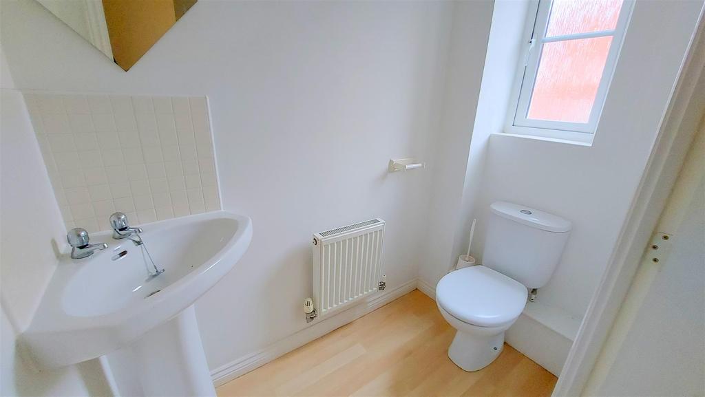 Cottingham Drive, Pontprennau, Cardiff 3 bed semidetached house £