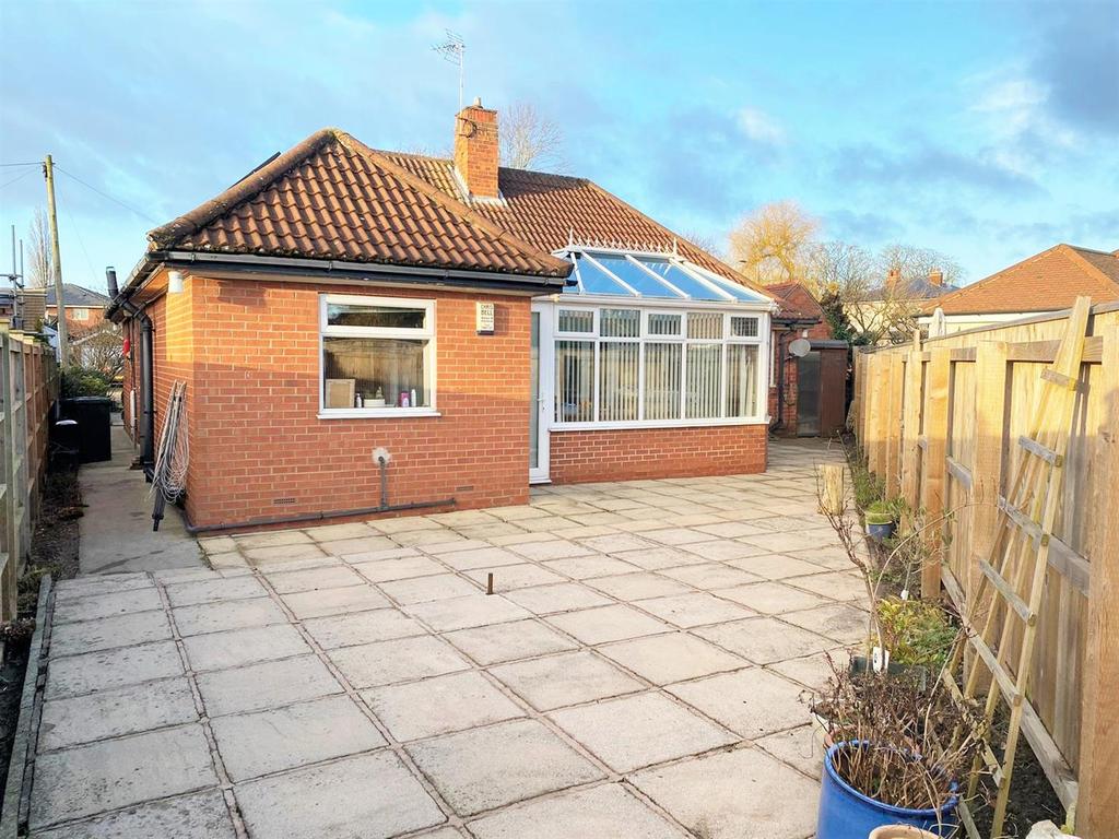 Westlands Grove, Stockton Lane, York... 3 bed detached bungalow £495,000