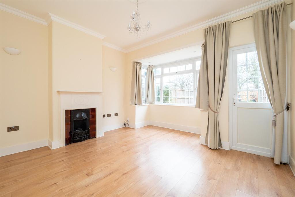 Collingwood Road, Sutton 3 bed terraced house £500,000