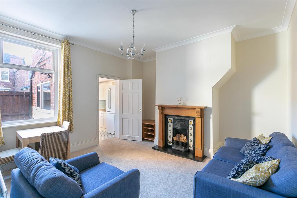 Beaumont Terrace, Gosforth, Newcastle... 2 bed flat £800 pcm (£185 pw)