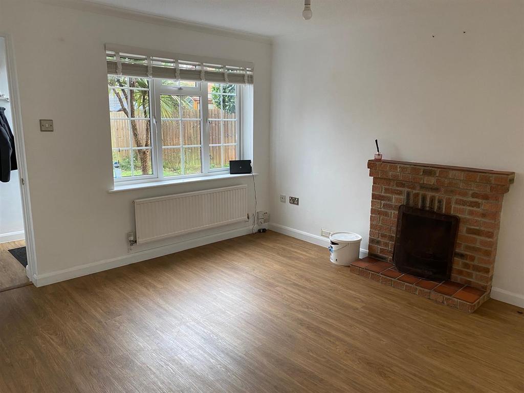 Swallowfields, Andover 3 bed semidetached house £1,300 pcm (£300 pw)