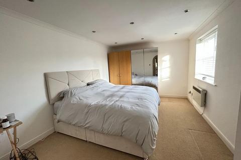 100 New Road, Mitcham, CR4 4LT