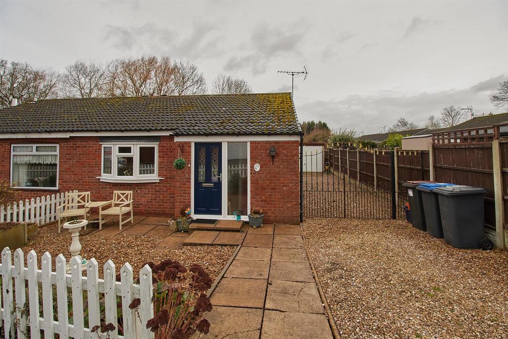 Kerry Close, Barwell 2 bed semidetached bungalow £210,000