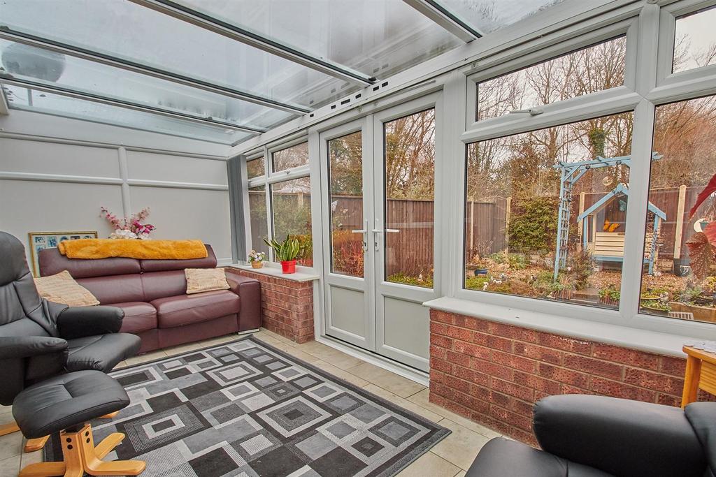 Kerry Close, Barwell 2 bed semidetached bungalow £210,000