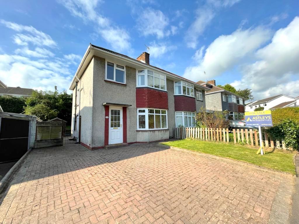 Sunningdale Avenue, Mayals, Swansea 3 bed semidetached house £325,000