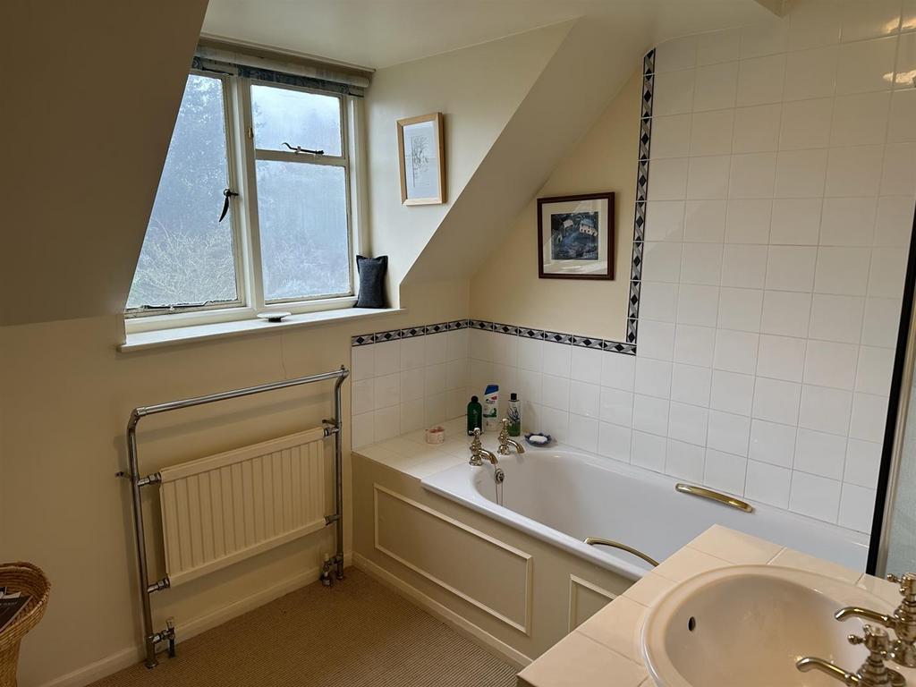 Bathroom IMG 0383.JPEG