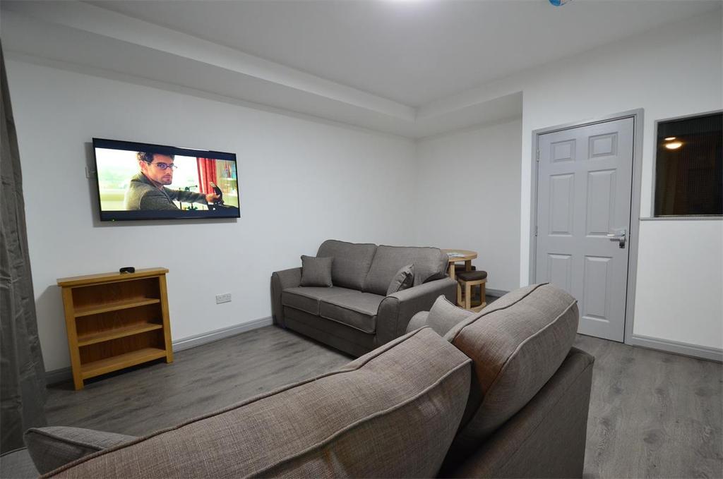 2023/2024 ACADEMIC YEAR Superior 6 Double Bedroom, 2 Bathrooms Student