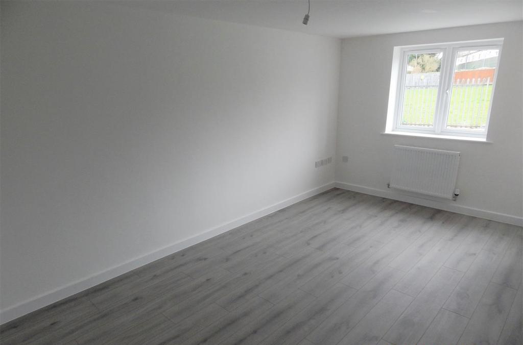 Woodrow Gardens, Redditch 1 bed £695 pcm (£160 pw)