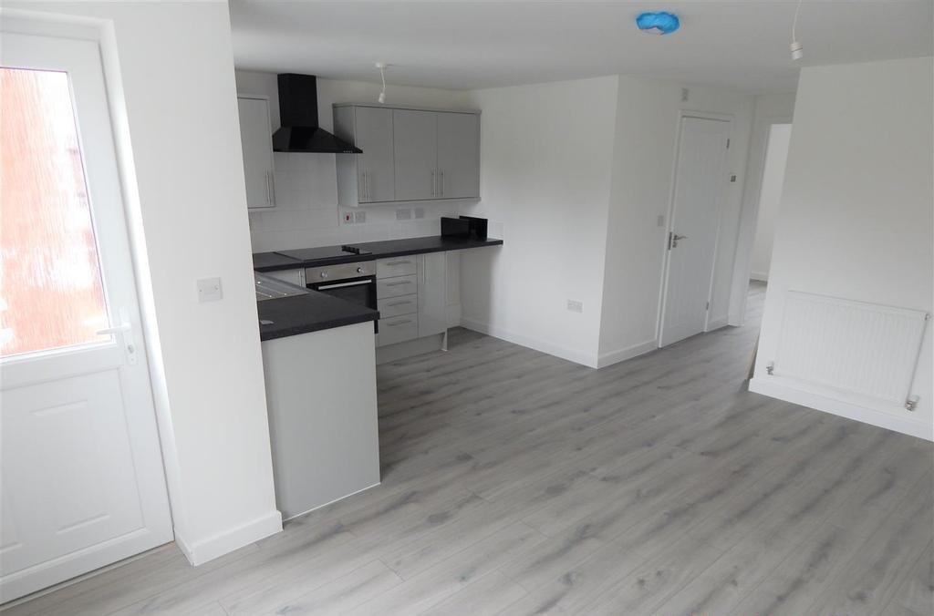 Woodrow Gardens, Redditch 1 bed £695 pcm (£160 pw)