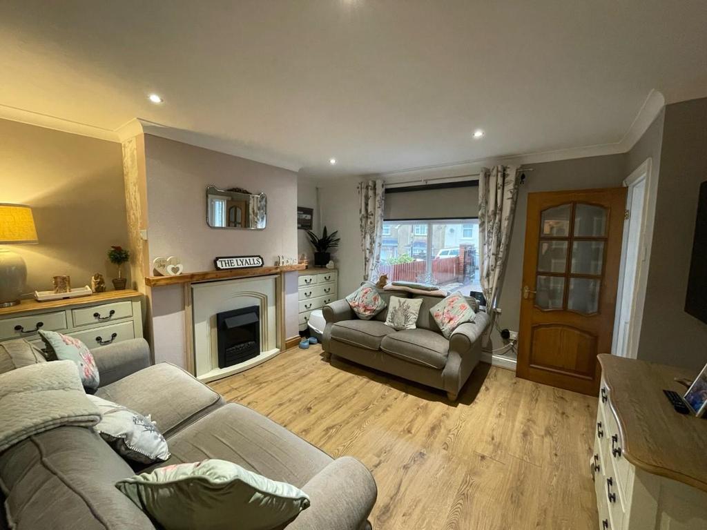 Empire Avenue, Cwmgwrach, Neath 3 bed semidetached house £149,950