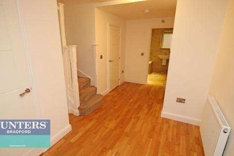 9 Chrisharben Court, Clayton, Bradford, BD14 6AF