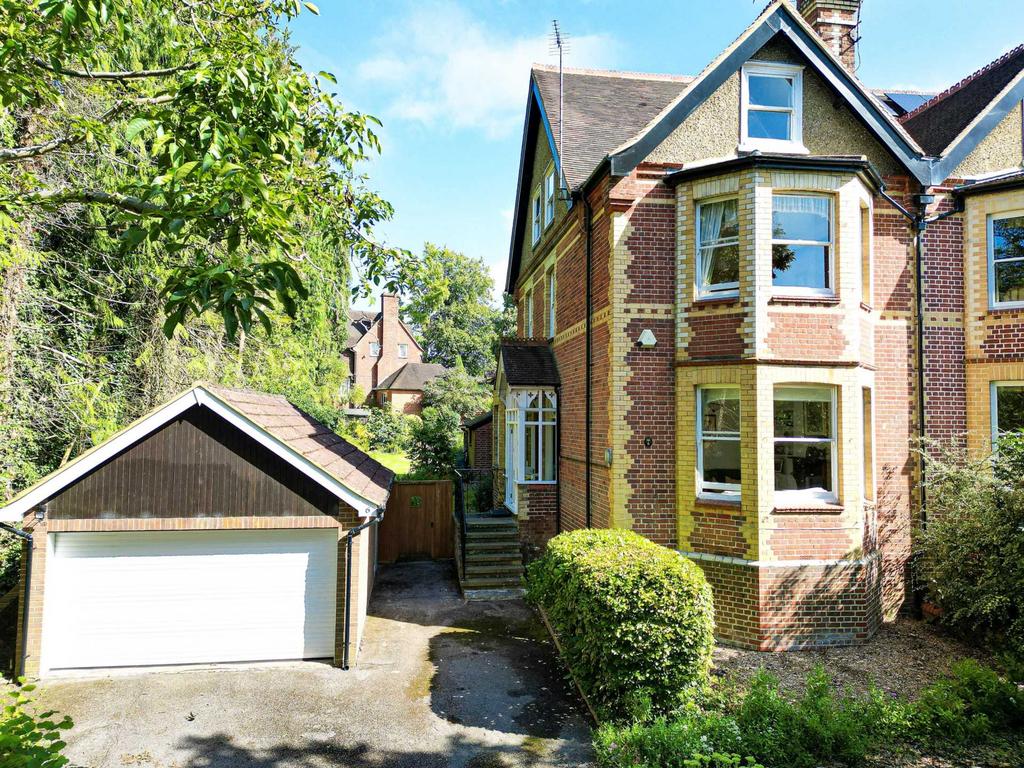 Upper Warren Avenue, Caversham Heights, Reading 5 bed semidetached