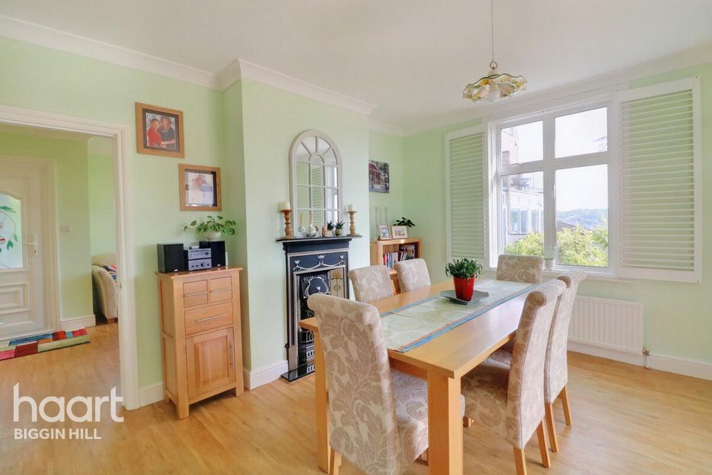 Sunningvale Avenue, Biggin Hill 4 bed detached house for sale £700,000