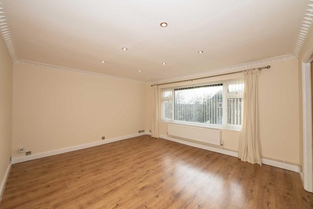 Sherbourne Court, Prestwich 2 bed apartment £125,000