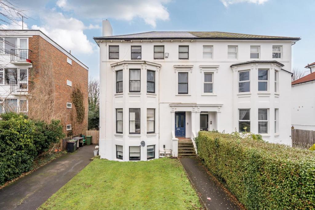 Freelands Road, Bromley 2 bed flat £350,000
