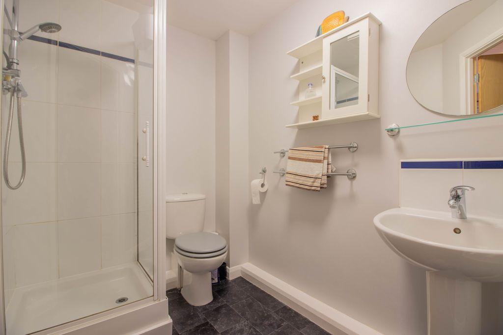 Ensuite to Bed 1