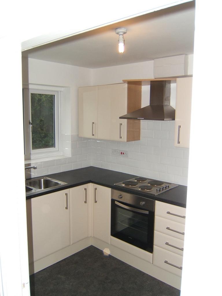28 Mulberry Gardens - kitchen.jpg