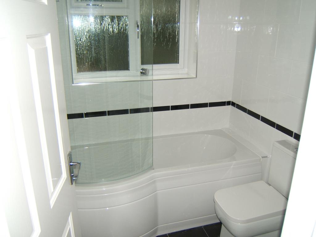 28 Mulberry Gaedens - bathroon.jpg