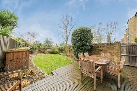 Flat A, 22 Becondale Road, London, SE19 1QJ