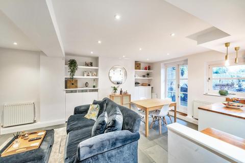 Flat A, 22 Becondale Road, London, SE19 1QJ