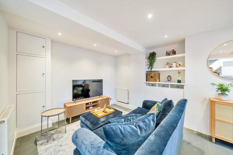 Flat A, 22 Becondale Road, London, SE19 1QJ