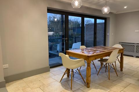 5 bedroom detached house to rent, Ham Island, Old Windsor, SL4