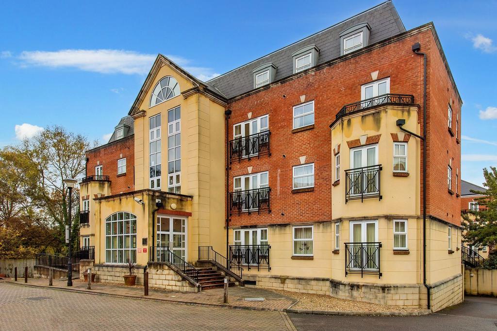 Post Office Lane, Beaconsfield, HP9 1 Bed Apartment For Sale - £350,000