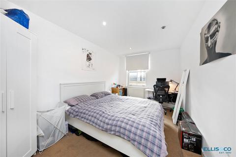 3 bedroom apartment to rent - Bishops Way, London, E2