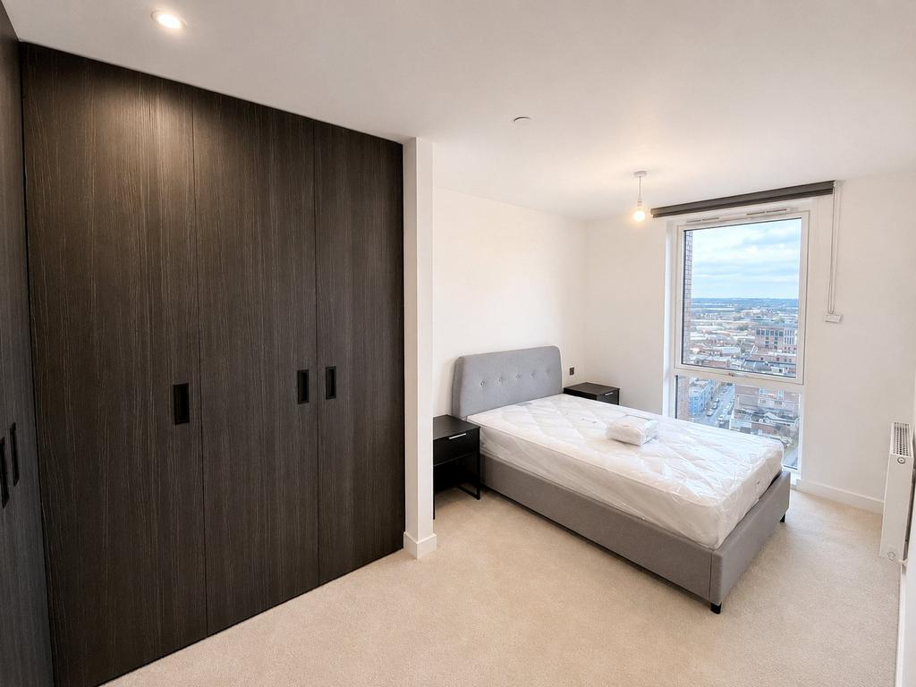 Apartment in 64 Shadwell Street - More