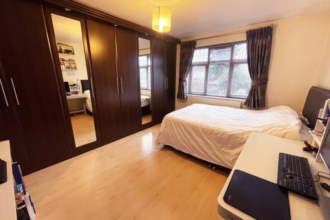 64a Shelley Crescent, Hounslow, TW5 9BJ