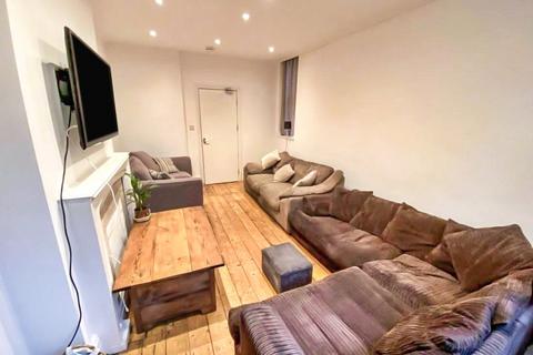 5 bedroom end of terrace house to rent, Beech Grove, Fallowfield, M14