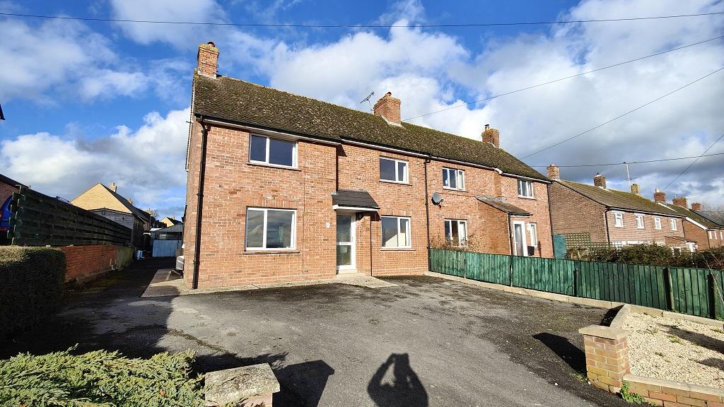 Barrowlea, Barrow Hill, Stalbridge, Dorset, DT10 3 bed semidetached