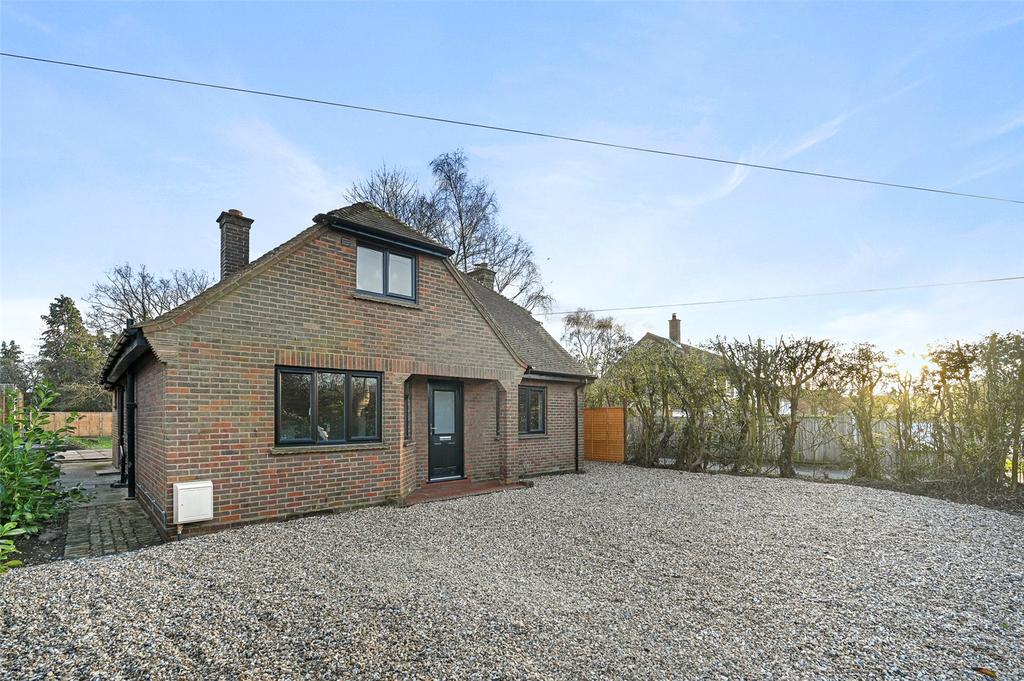 Church Lane, Sarratt, Rickmansworth, Hertfordshire, WD3 4 bed bungalow