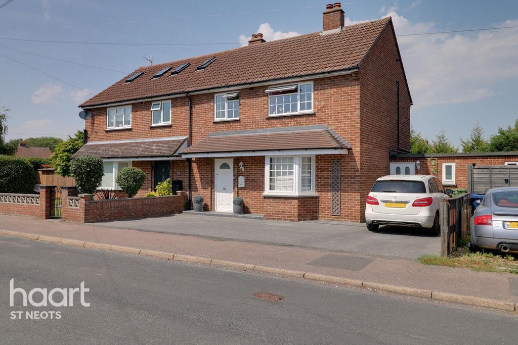 Queensway, St Neots 3 bed semidetached house £325,000