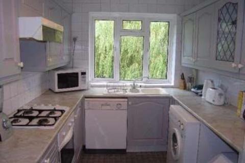 2 bedroom flat to rent, Pentland Road, Bushey, WD23