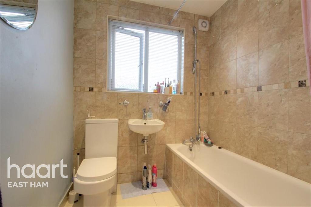 Calverton Road, E6 3 bed terraced house £2,000 pcm (£462 pw)