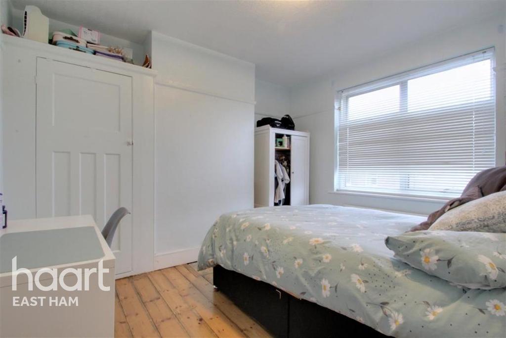 Calverton Road, E6 3 bed terraced house £2,000 pcm (£462 pw)