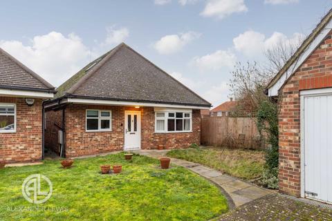 35 Romany Close, Letchworth Garden City, SG6 4LA