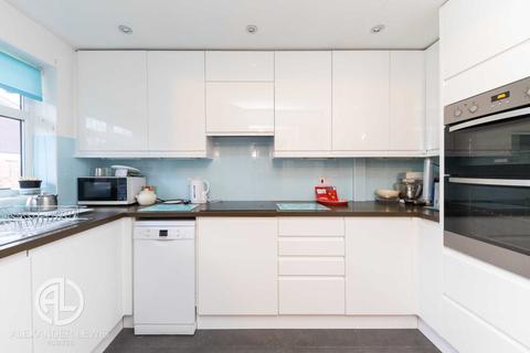 35 Romany Close, Letchworth Garden City, SG6 4LA