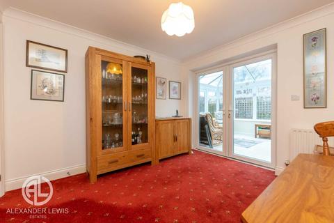 35 Romany Close, Letchworth Garden City, SG6 4LA