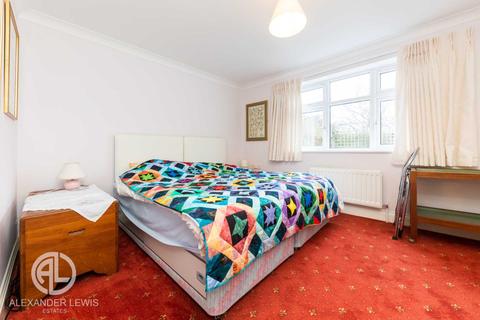 35 Romany Close, Letchworth Garden City, SG6 4LA