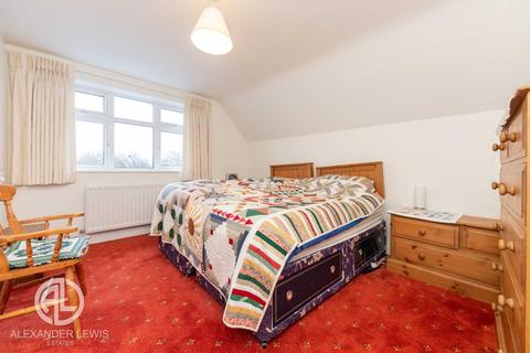 35 Romany Close, Letchworth Garden City, SG6 4LA