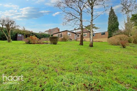 Braeside Johns Road, Tatsfield, Westerham, TN16 2AP