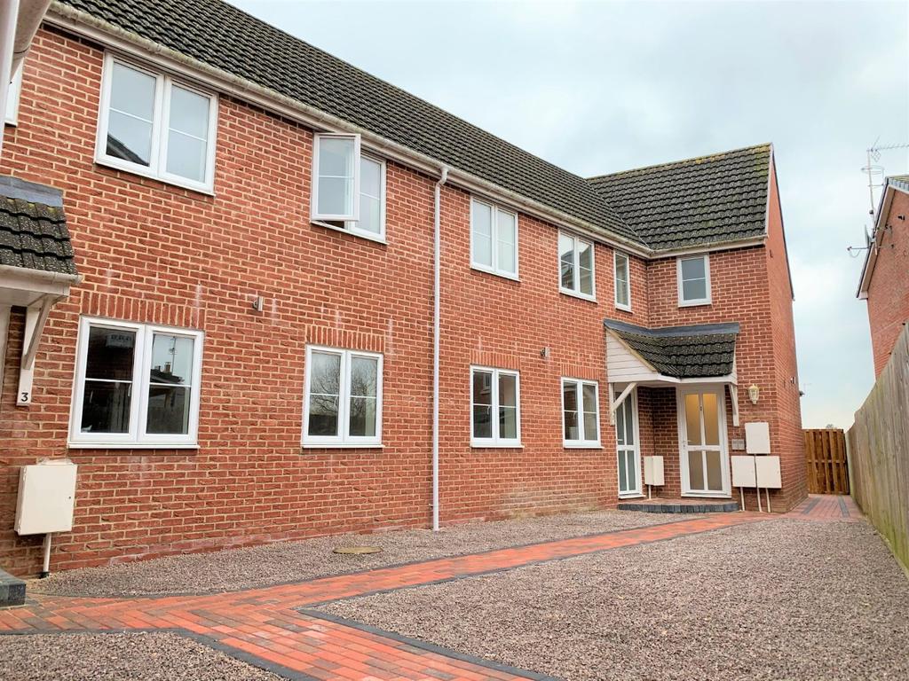 Flat 7, Bakers Court, 34 High Street... 1 bed apartment £650 pcm (£