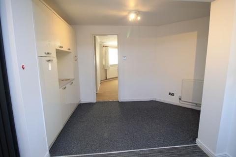 3 bedroom terraced house to rent, Fernlea Close, Fatfield, Washington, Tyne and Wear, NE38