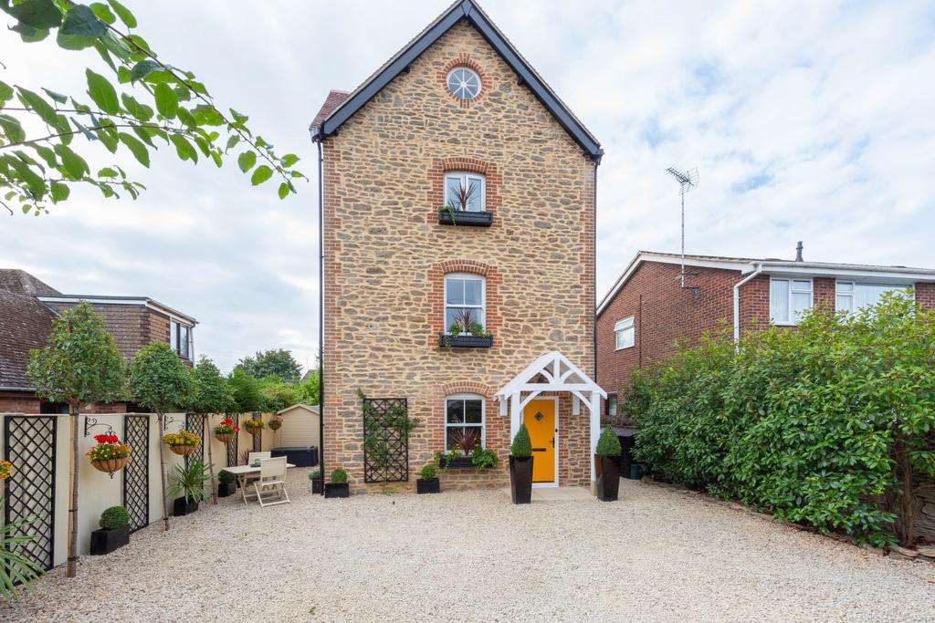 Tower House, The Gap, Marcham... 3 bed townhouse £1,800 pcm (£415 pw)