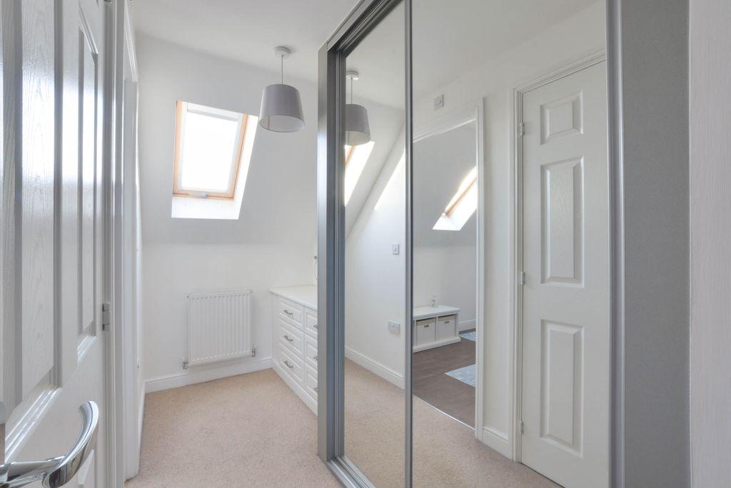 Dressing Area Bed 1