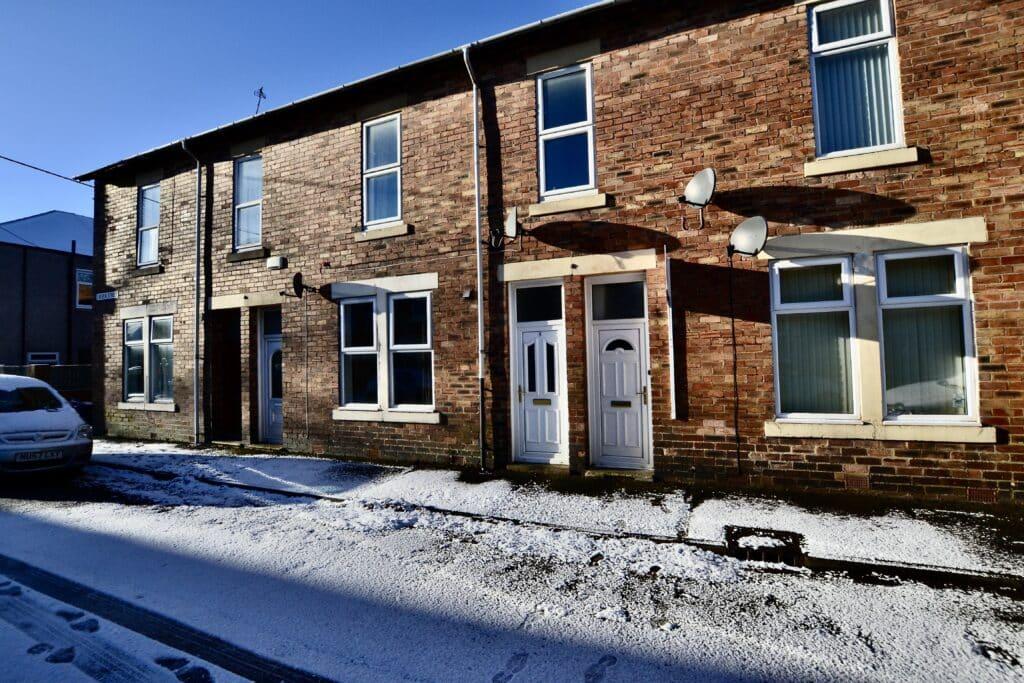 2 Bedroom Ground Floor Flat to Rent... 2 bed flat £695 pcm (£160 pw)