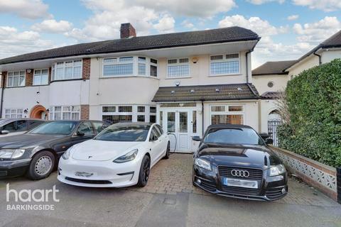 18 Hanover Gardens, Ilford, IG6 2RA