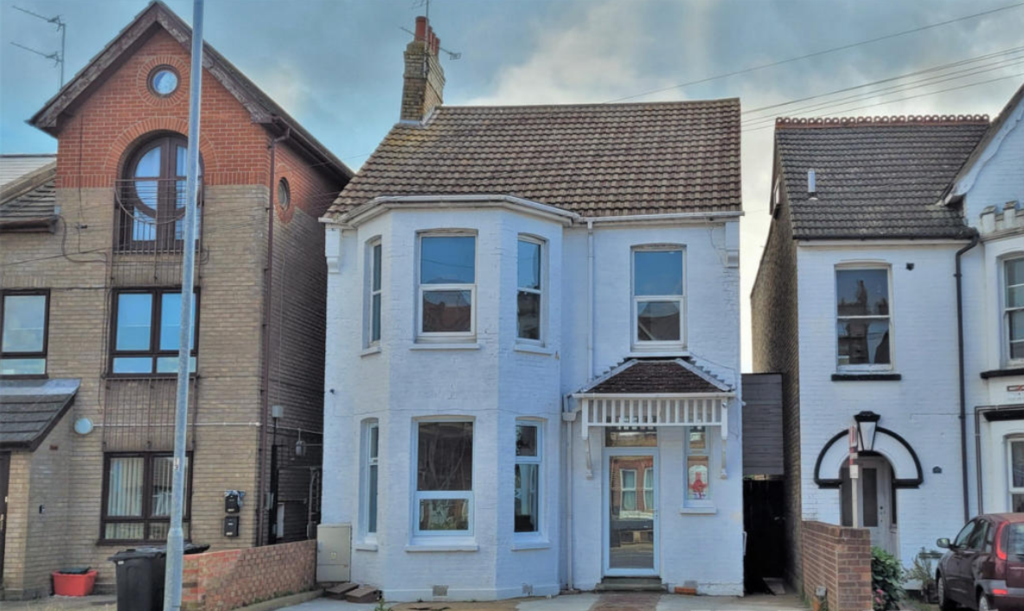 Wellesley Road, ClactononSea... 2 bed property £250,000